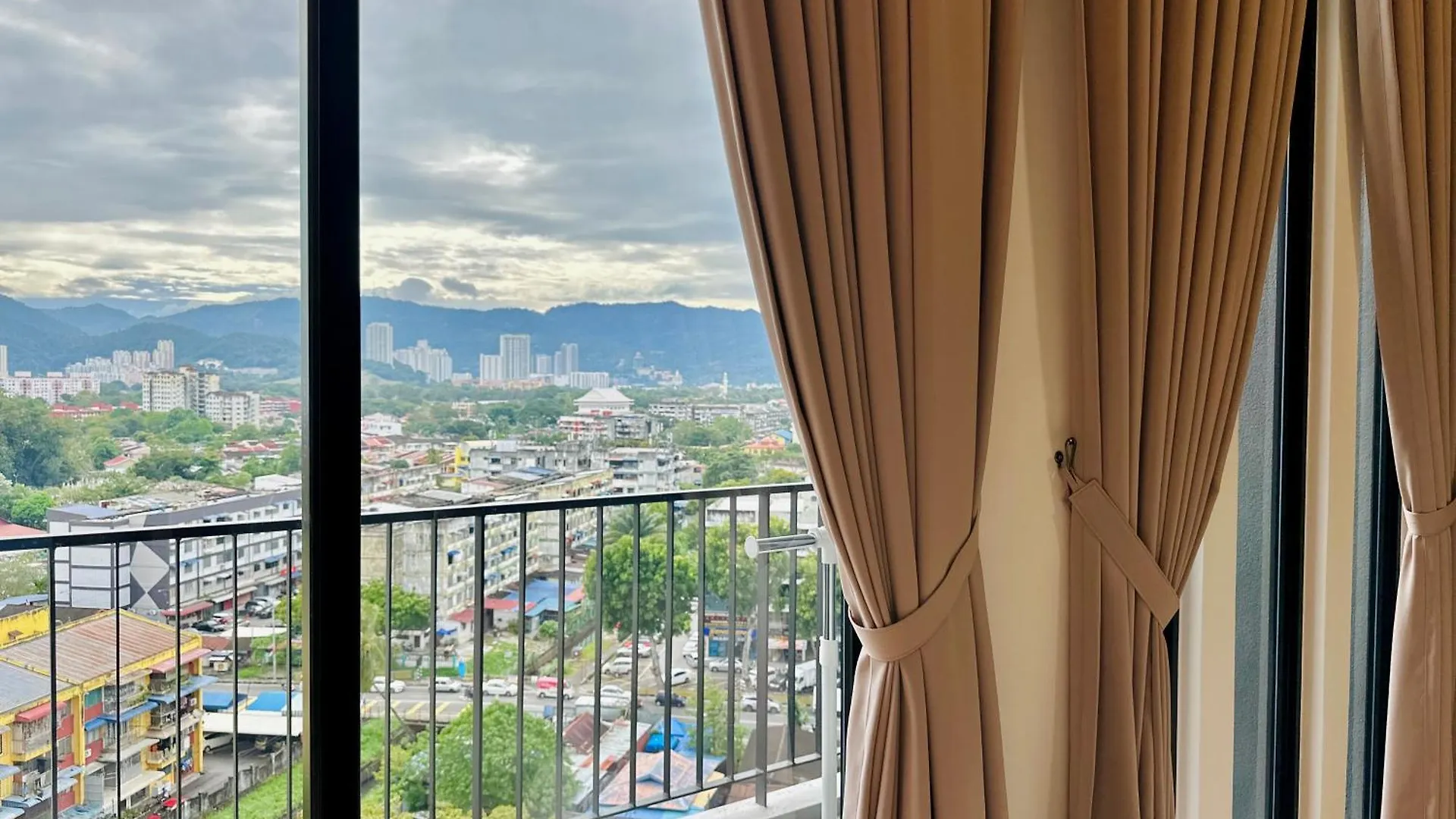 2Br Luxury Rooftop Swimming Pook Homestay@Georgetown@10Pax - 无敌美景两房民宿 Apartment George Town