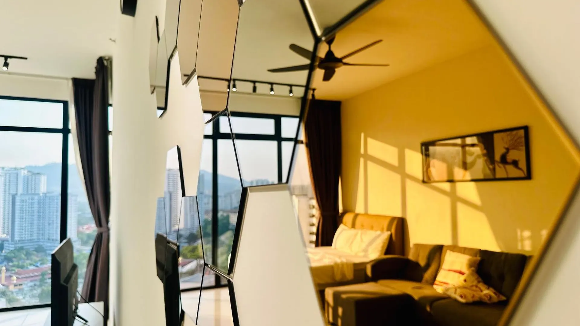 Apartment 2Br Luxury Rooftop Swimming Pook Homestay@Georgetown@10Pax - 无敌美景两房民宿 Ma­lay­sia