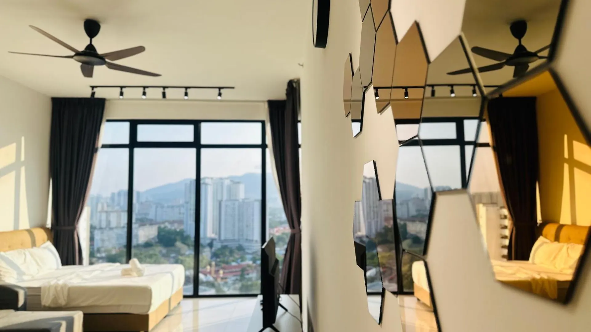 2Br Luxury Rooftop Swimming Pook Homestay@Georgetown@10Pax - 无敌美景两房民宿 George Town